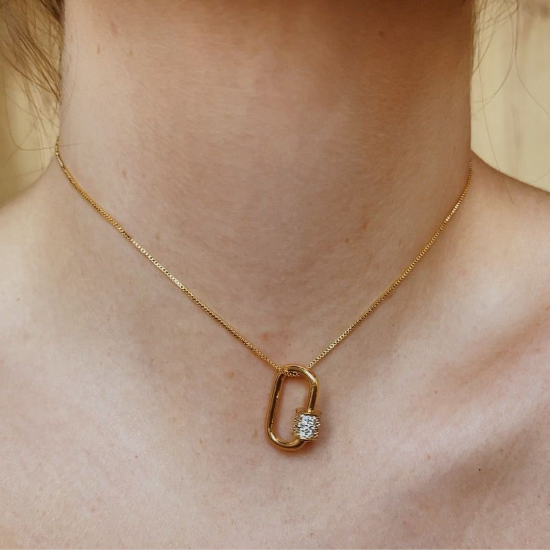 Gold brooch closed