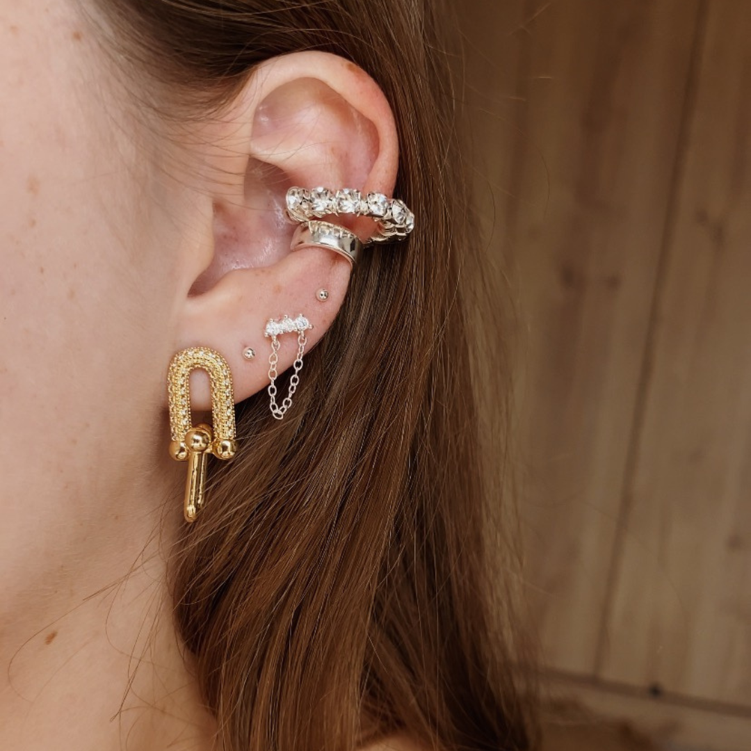 Shiny chain stud